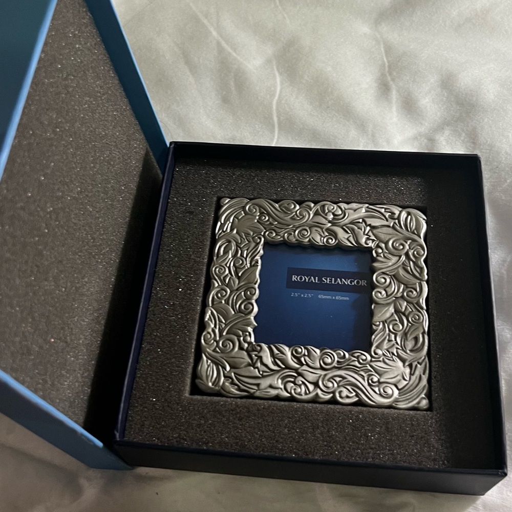 Royal Selangor pewter Picture Frame - Picture 6 of 8